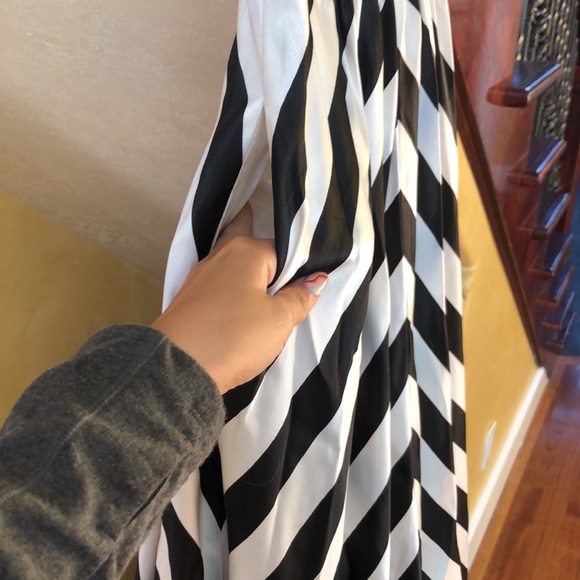 This Betsy & Adam dress has only been worn once and is in perfect condition - Picture 4 of 5